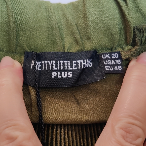 NEW PrettyLittleThing Tall Olive Plisse High Waisted Wide Leg Pants Size 16 - Picture 10 of 11